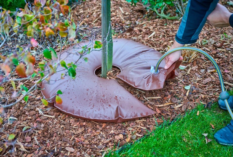 Vandingspose til træer 100 cm, 75 l, brun PVC