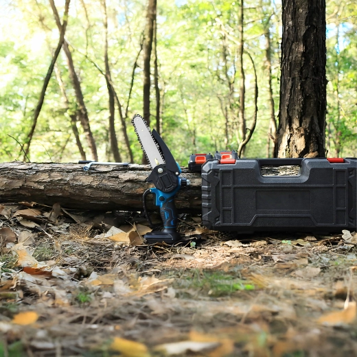 Batteridrevet mini-kædesav til træ og grene