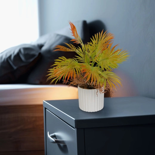 Dekorativ kunstig palme i urtepotte
