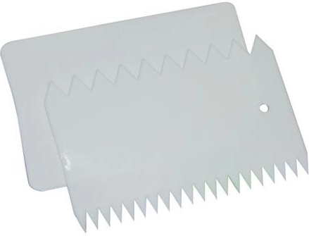 Sæt med dejskraber og dekorationskort i plast 10,7 × 7 cm, hvid, 2 stk.