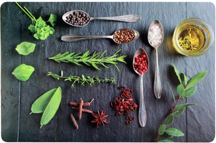 Plast dækkeserviet TORO med ske-motiv 44 × 28 cm