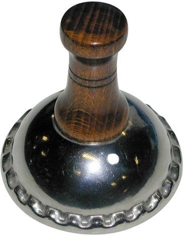 Donutform i rustfrit stål med træhåndtag 7 cm