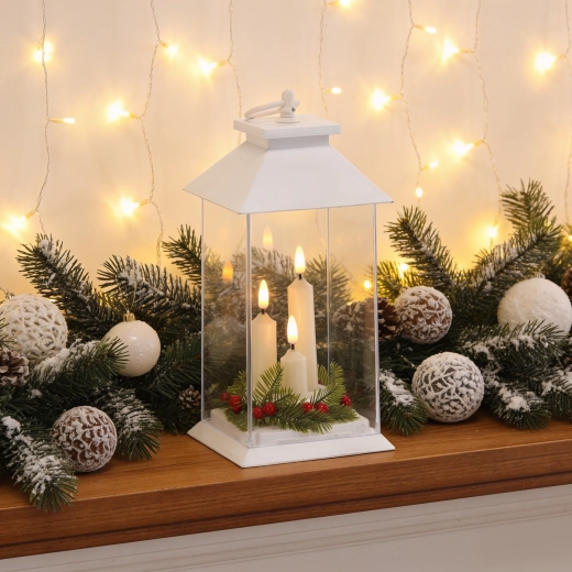 Hvid LED-lanterne med tre stearinlys og timer, 14 × 14 × 27 cm