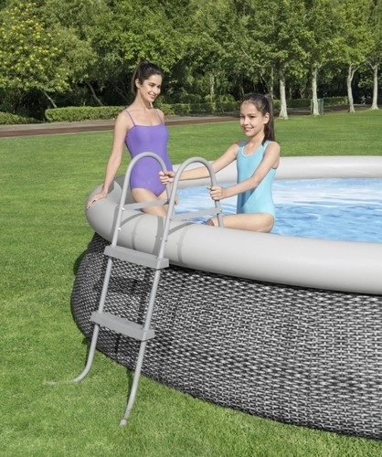 Sikker ind- og udstigning fra poolen