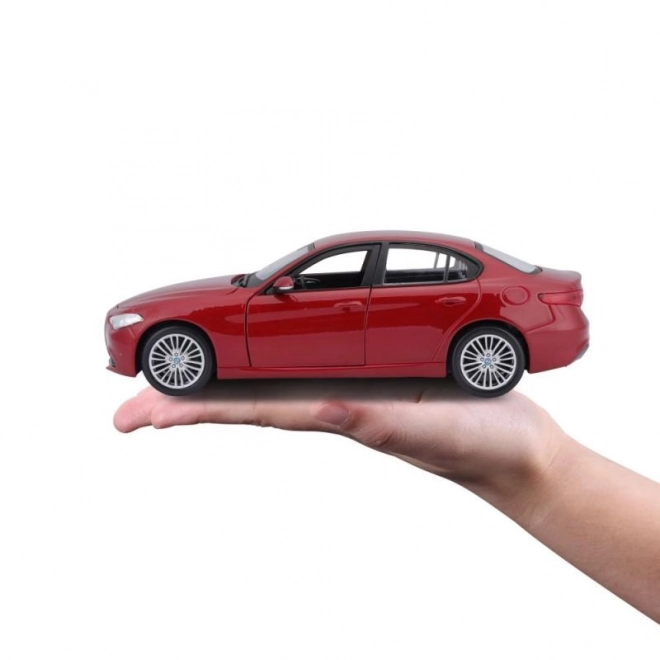 Bburago 1:24 Alfa Romeo Giulia (2016) Metallic rød 18-21080