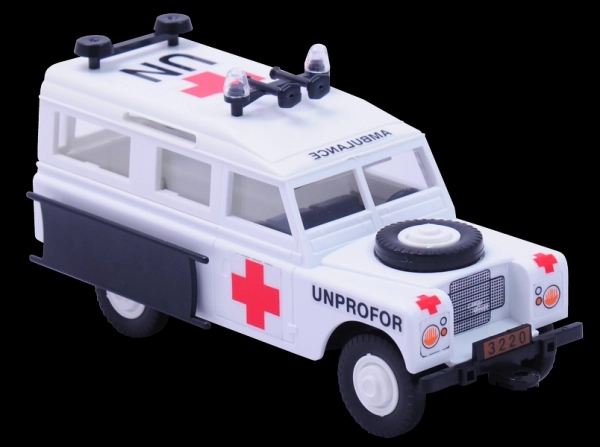 Byggesæt Monti System MS 35 Unprofor Ambulance Land Rover 1:35 i kasse 22x15x6cm