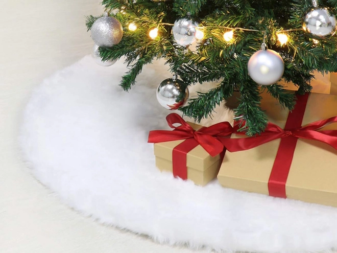 Hvid pelset underlag til juletræ