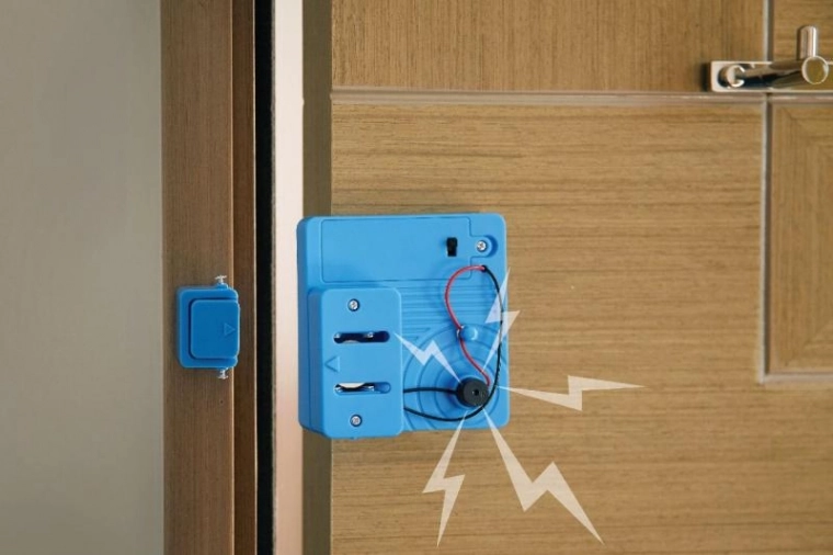 Høj alarm ved åbning af dør