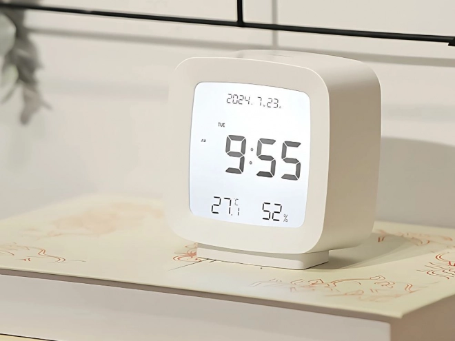 Vækkeur med snooze-funktion og måling af temperatur og fugtighed