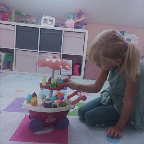 Isbutik for børn - vogn på hjul med tilbehør