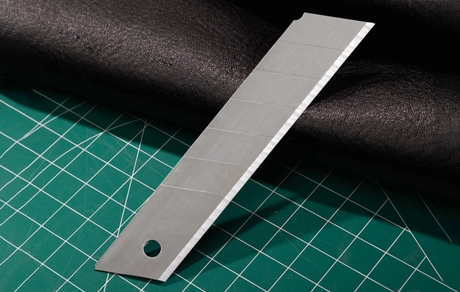Kniv Deli 25 mm 10 stk