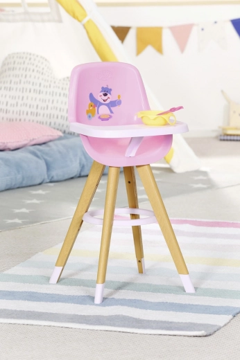 Rummeligt bord til fodring og kreativitet