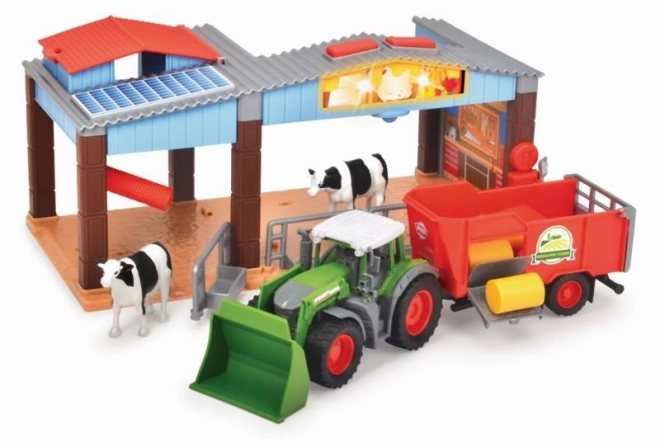 Gård med traktor og tilbehør