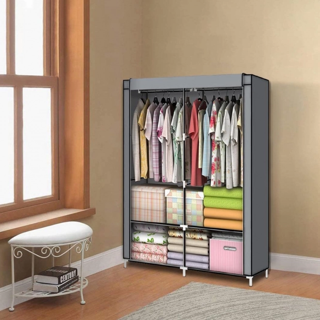 Tekstil-garderobe - stor tekstil-garderobe med hylder til tøj og sko