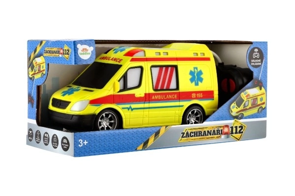 Auto RC ambulance plast 20cm fjernbetjening 27MHz på batterier med lys i kassen 28x13x11cm