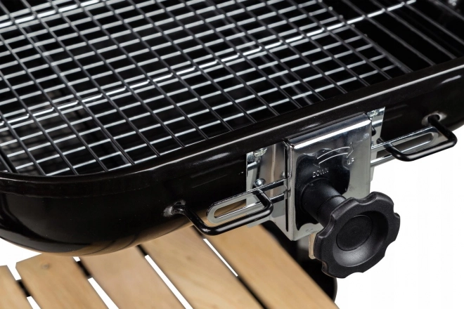 Stor havegrill med justerbart rist, tr4hylder