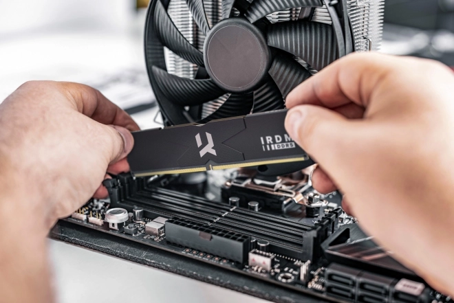 Hukommelse IRDM DDR5 32GB (2x16GB) 6000 CL30 Sort