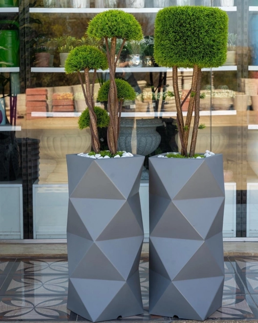 Designet blomsterkrukke MONUMO ASTI 2 farvevarianter 78 cm høj
