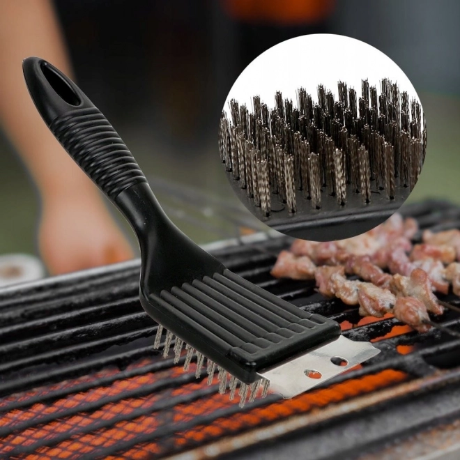 Børste og skraber til grillrensning 2i1