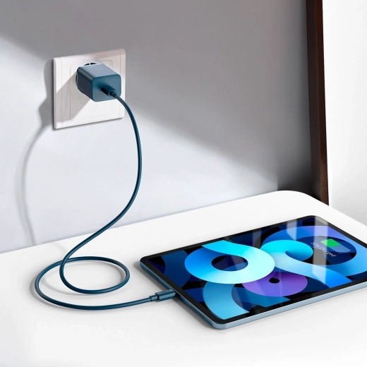 Kompakt til rejsen + kabel med i pakken
