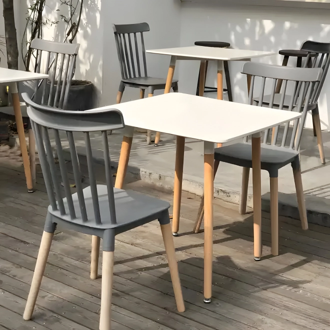 Moderne trækvadratisk køkkenbord 80x80 cm