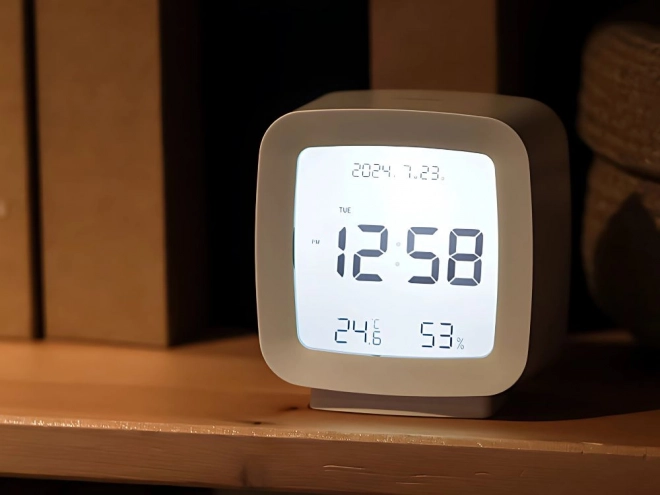 Vækkeur med snooze-funktion og måling af temperatur og fugtighed