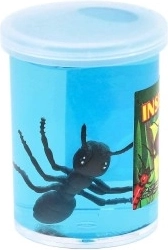 Realistiske insektfigurer