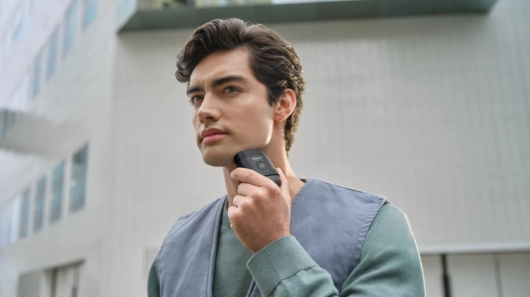 3D-flydende hoveder følger ansigtets konturer