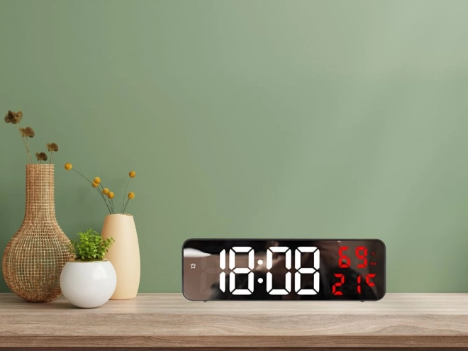 Elektroniske digitale ure med termometer og alarm