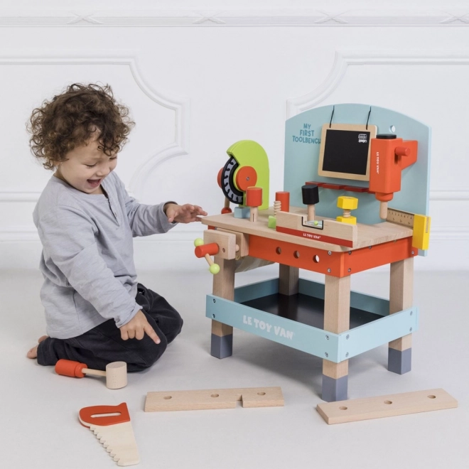 Mit første arbejdsbænk med værktøj fra Le Toy Van