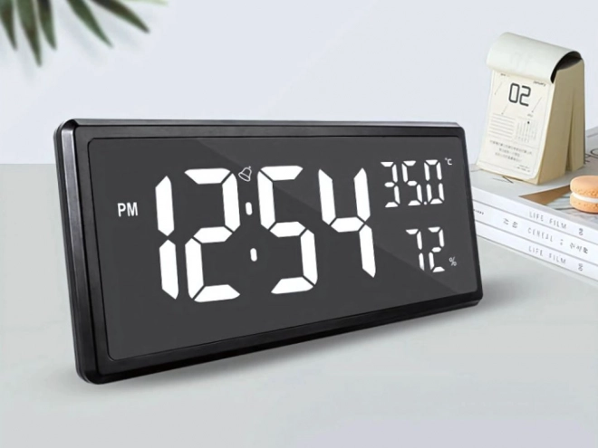 Digitale ur med LED-display og funktion til måling af temperatur og fugtighed