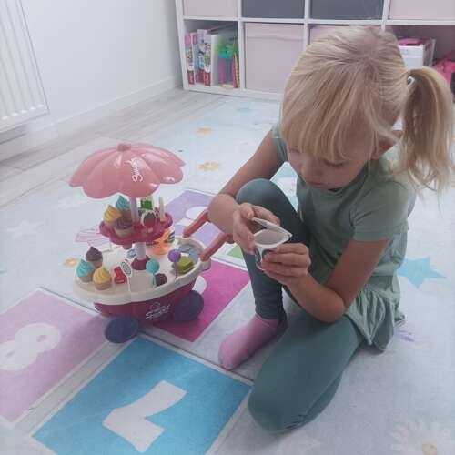 Isbutik for børn - vogn på hjul med tilbehør