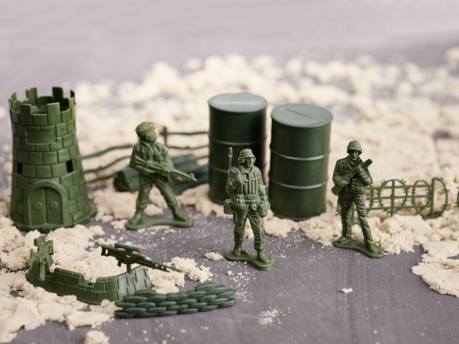 Sæt med soldaterfigurer + militærbase 114 dele