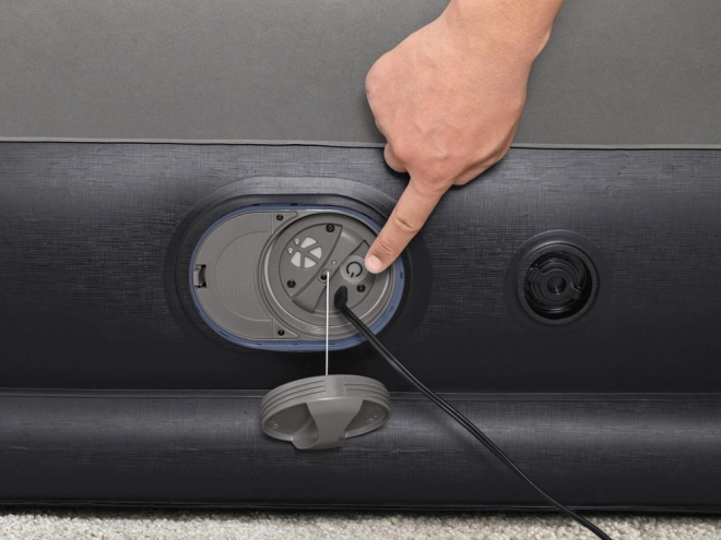 Oppustelig madras Tritech med USB pumpe