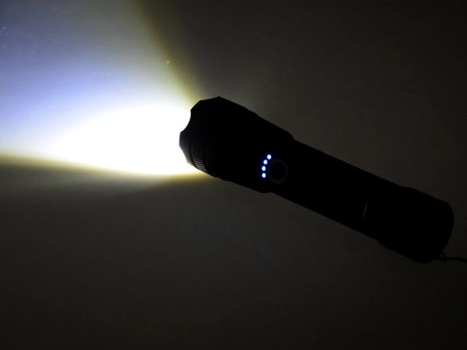 Effektiv LED lommelygte USB vandtæt
