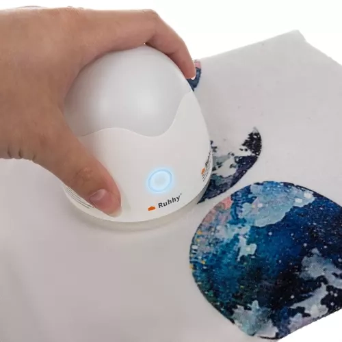 Kombination af lampe og fnugfjerner