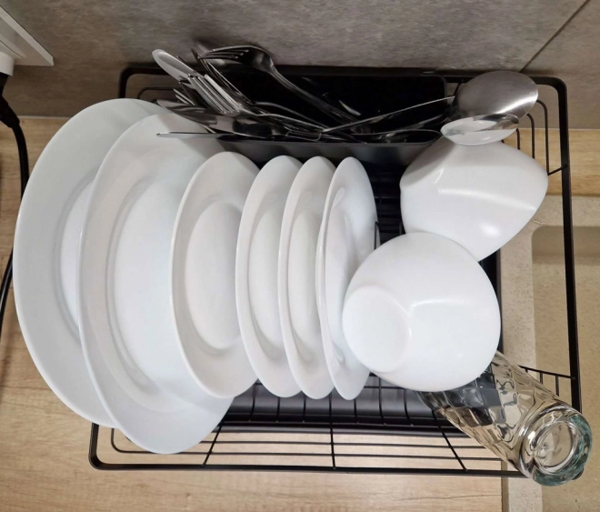 Sort opvaskestativ med bakke til bestik og service