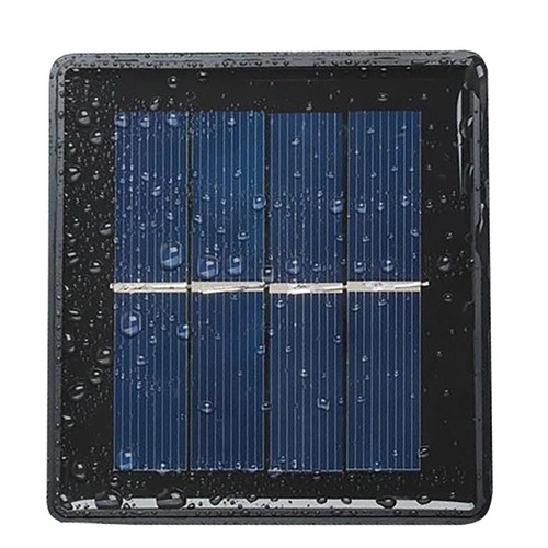 Vandtæt solpanel med justerbart beslag