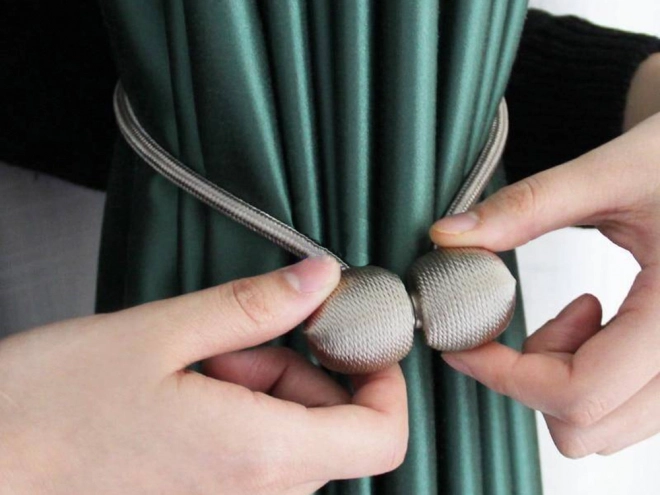 Dekorative magnetiske klips til gardiner – sorte