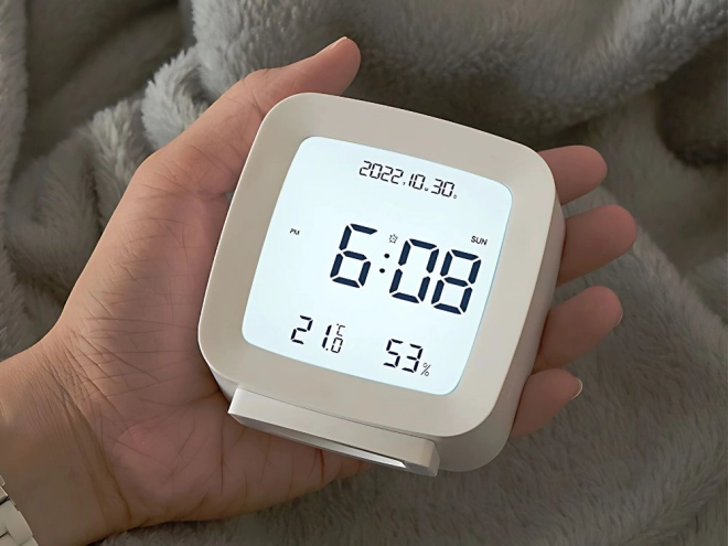 Vækkeur med snooze-funktion og måling af temperatur og fugtighed