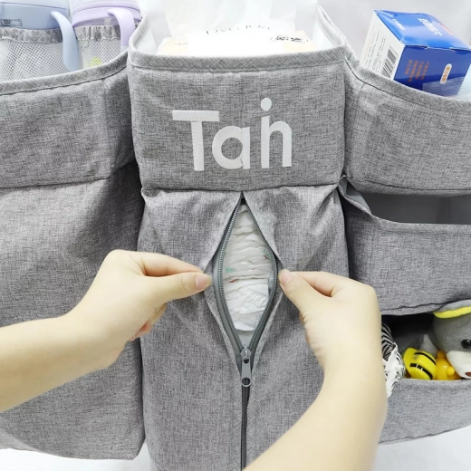 Praktisk lynlåslomme til bleer og større forsyninger