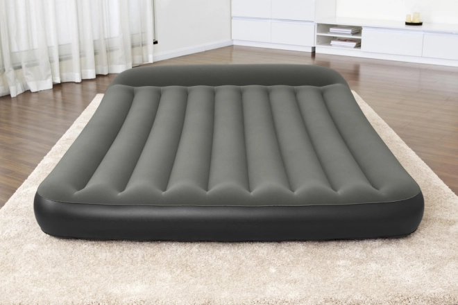 Oppustelig madras med oppustningspumpe 203 x 152 x 30 cm Bestway 67930