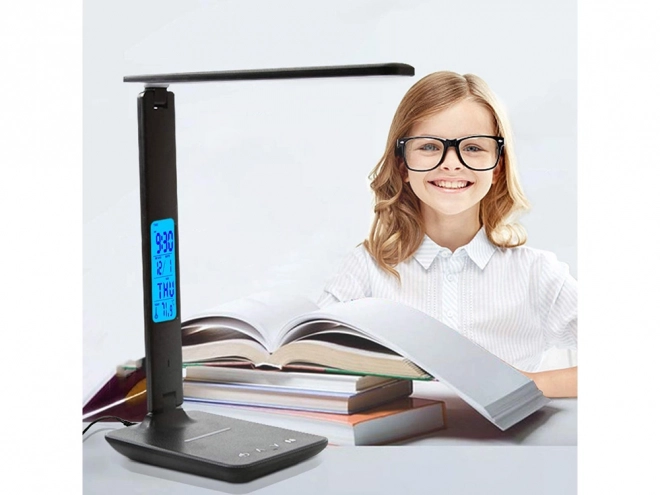 Moderne skolebordslampe med USB og Qi-opladning