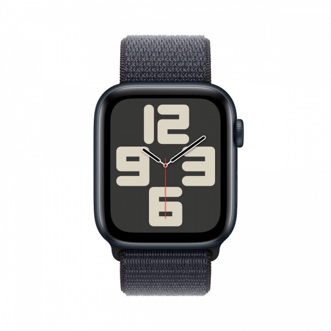 Apple Watch SE GPS 40mm med aluminiumsramme og sportsrem