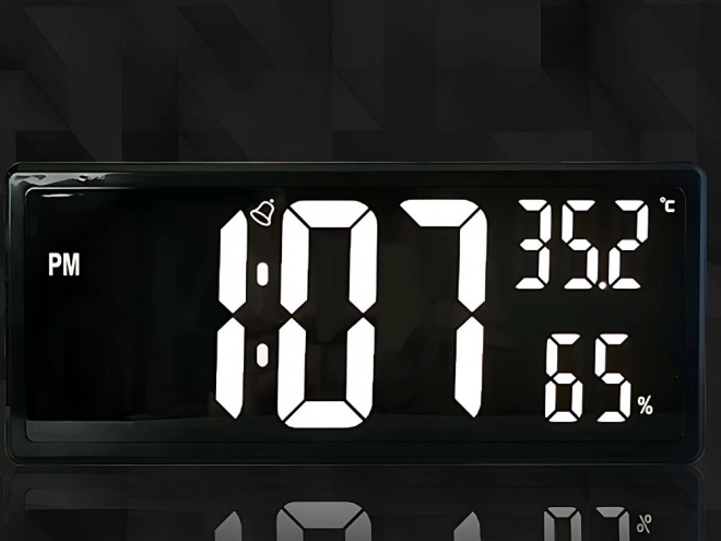 Digitale ur med LED-display og funktion til måling af temperatur og fugtighed