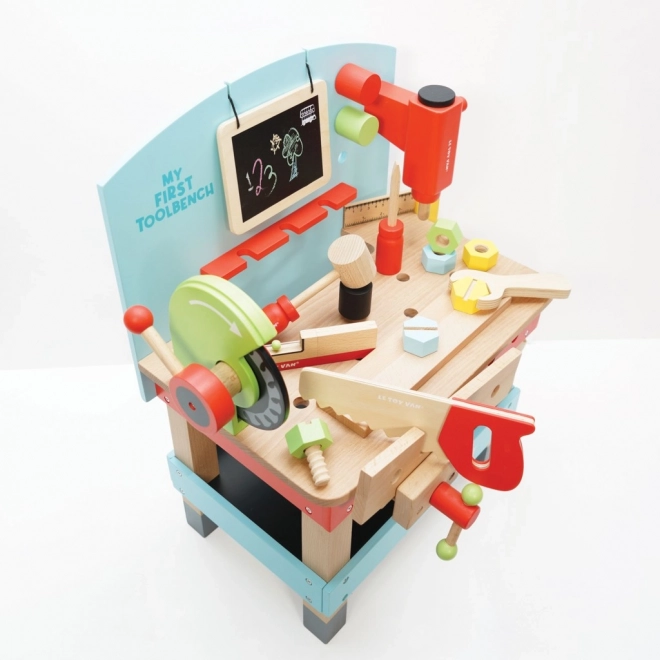 Mit første arbejdsbænk med værktøj fra Le Toy Van
