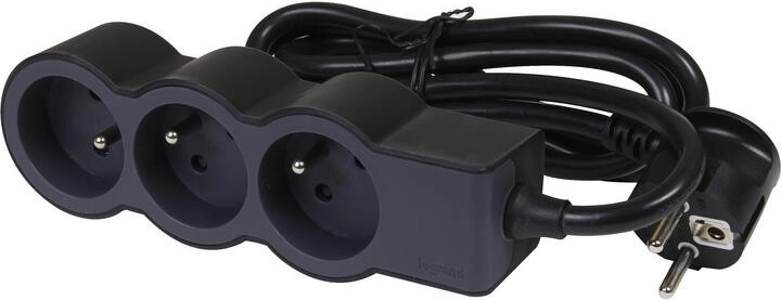 3 udtag og effekt 16 A / 3680 W