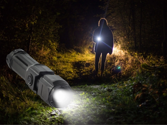 Genopladelig taktisk LED-lommelygte med zoomfunktion