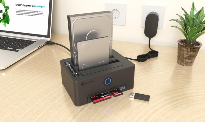 Kortlæser med dual docking station til SSD/HDD