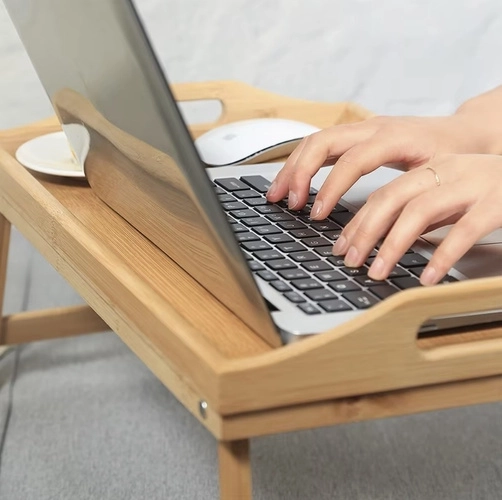 Foldbart bambusbord til sengen med laptopfunktion
